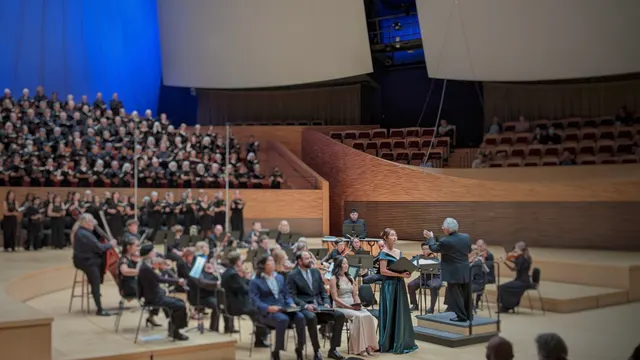 Jin-Hee Lee performing in Bing Concert Hall